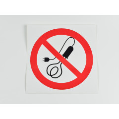 Знак P15 'Запрещается применять нагревательные электроприборы' 200х200 мм